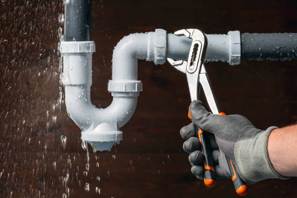 Professional Leak Detection technician working in Stonington, IL